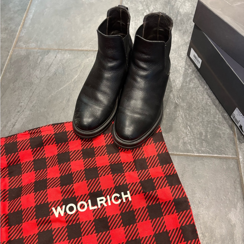 Woolrich Black Leather Boots pull on size 8